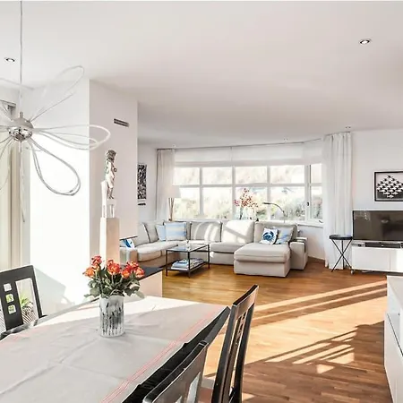 Light-flooded * Bergen aan Zee